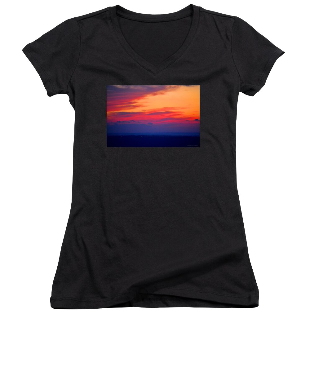 Sunset Women's V-Neck featuring the photograph Lookout Mountain Sunset by Tara Potts
