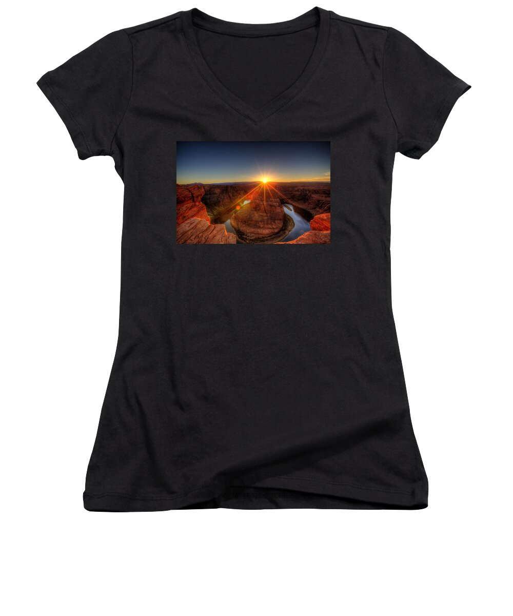 Horseshoe Bend Women's V-Neck featuring the photograph Rays of Sunshine by Dave Files