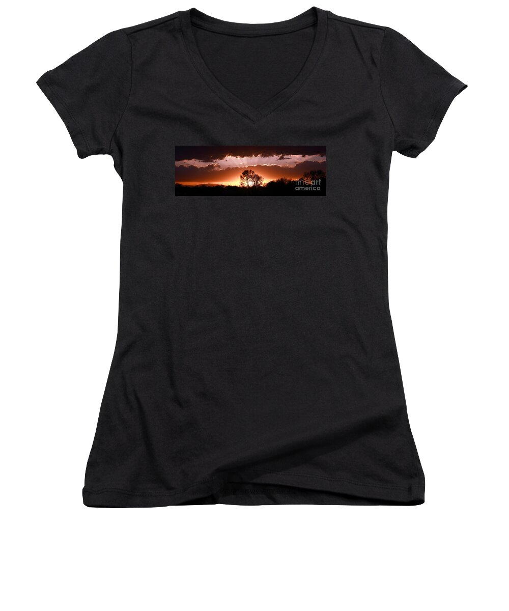 Landscape Women's V-Neck featuring the photograph Summer Sunset by Steven Reed