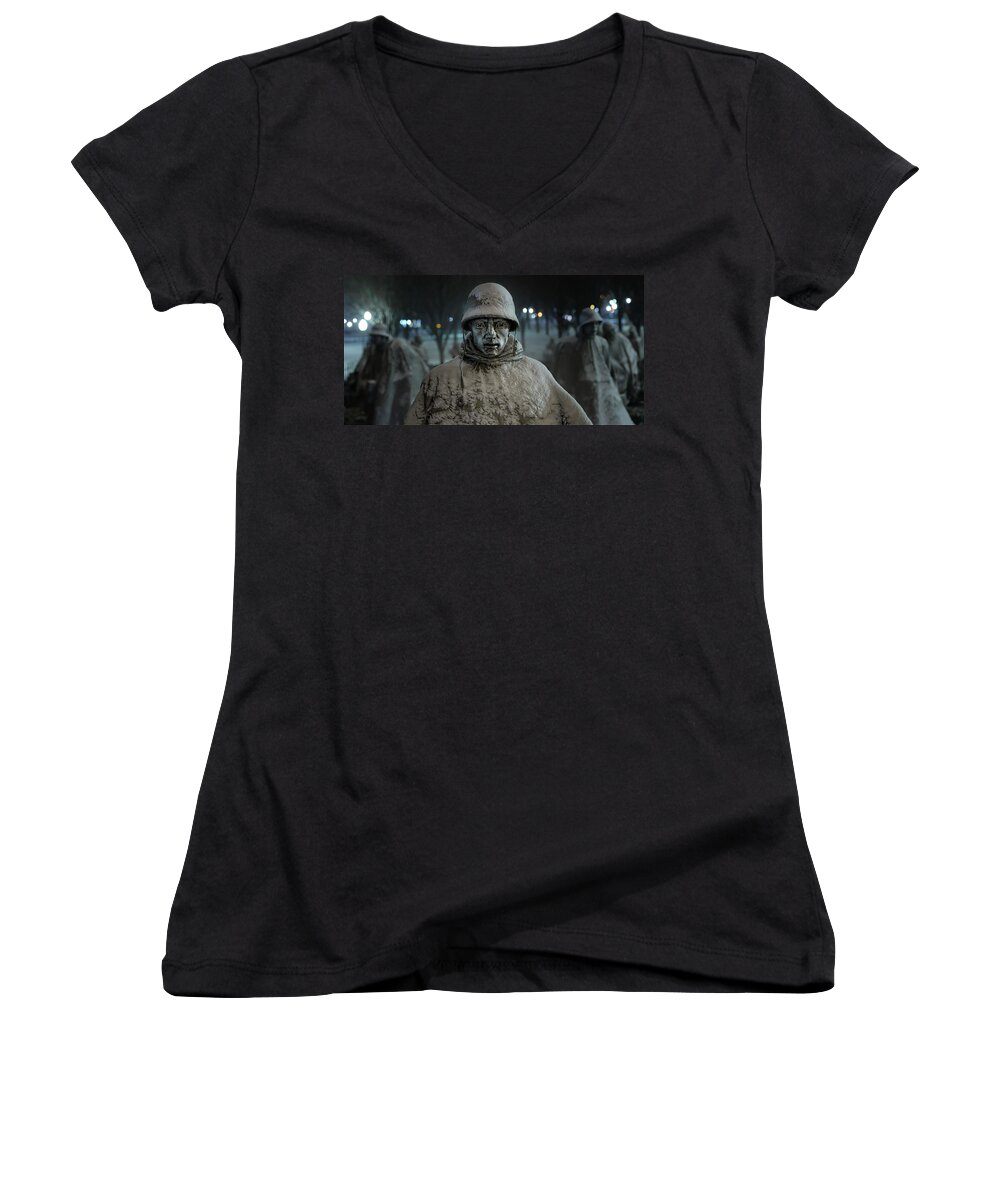 Metro Women's V-Neck featuring the photograph The Lead Scout by Metro DC Photography