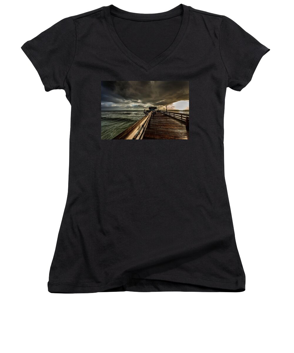 Nature Women's V-Neck featuring the photograph Waiting for Breakfast by Steven Reed