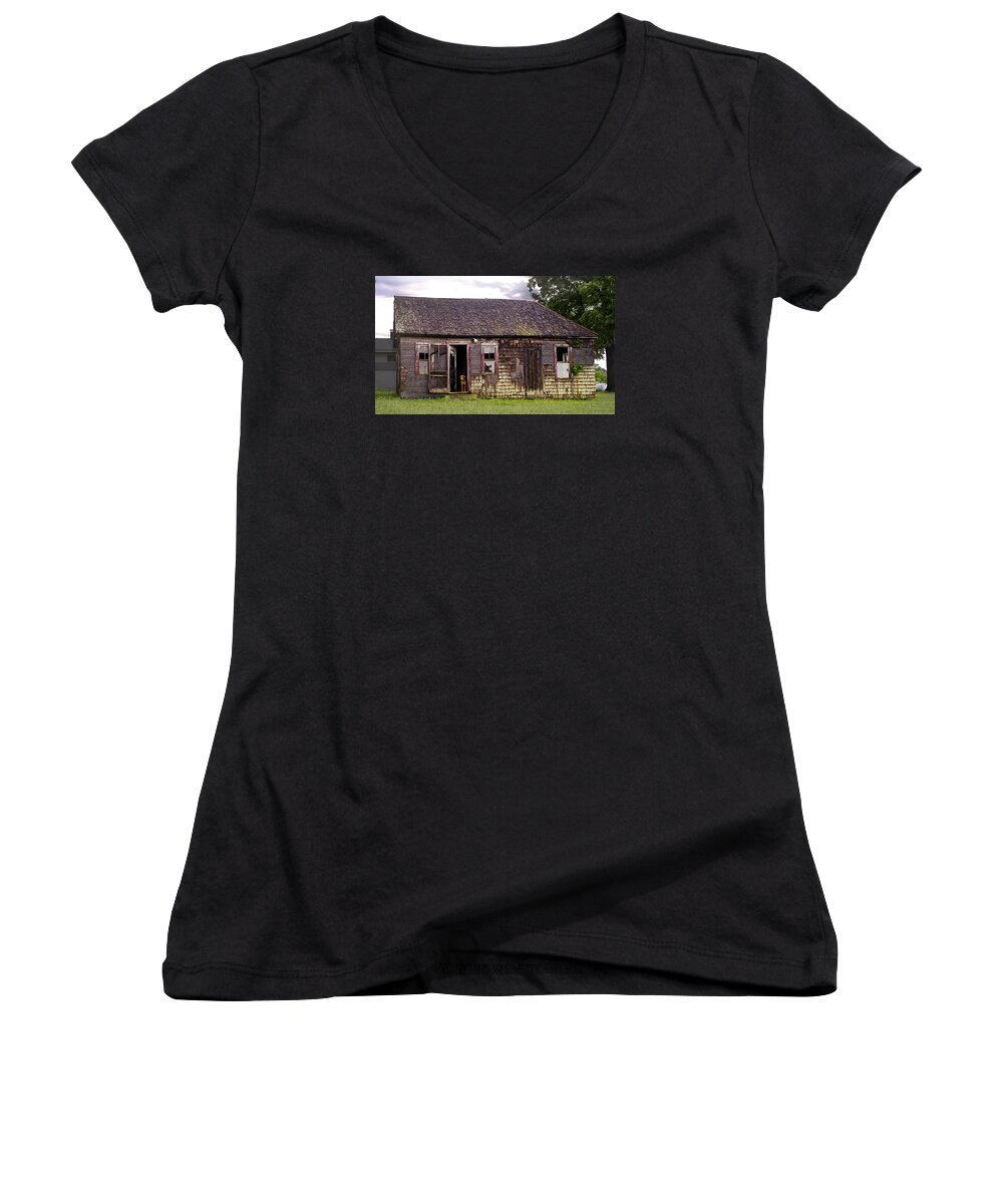 Dog Women's V-Neck featuring the photograph Dawg House by Grant Groberg