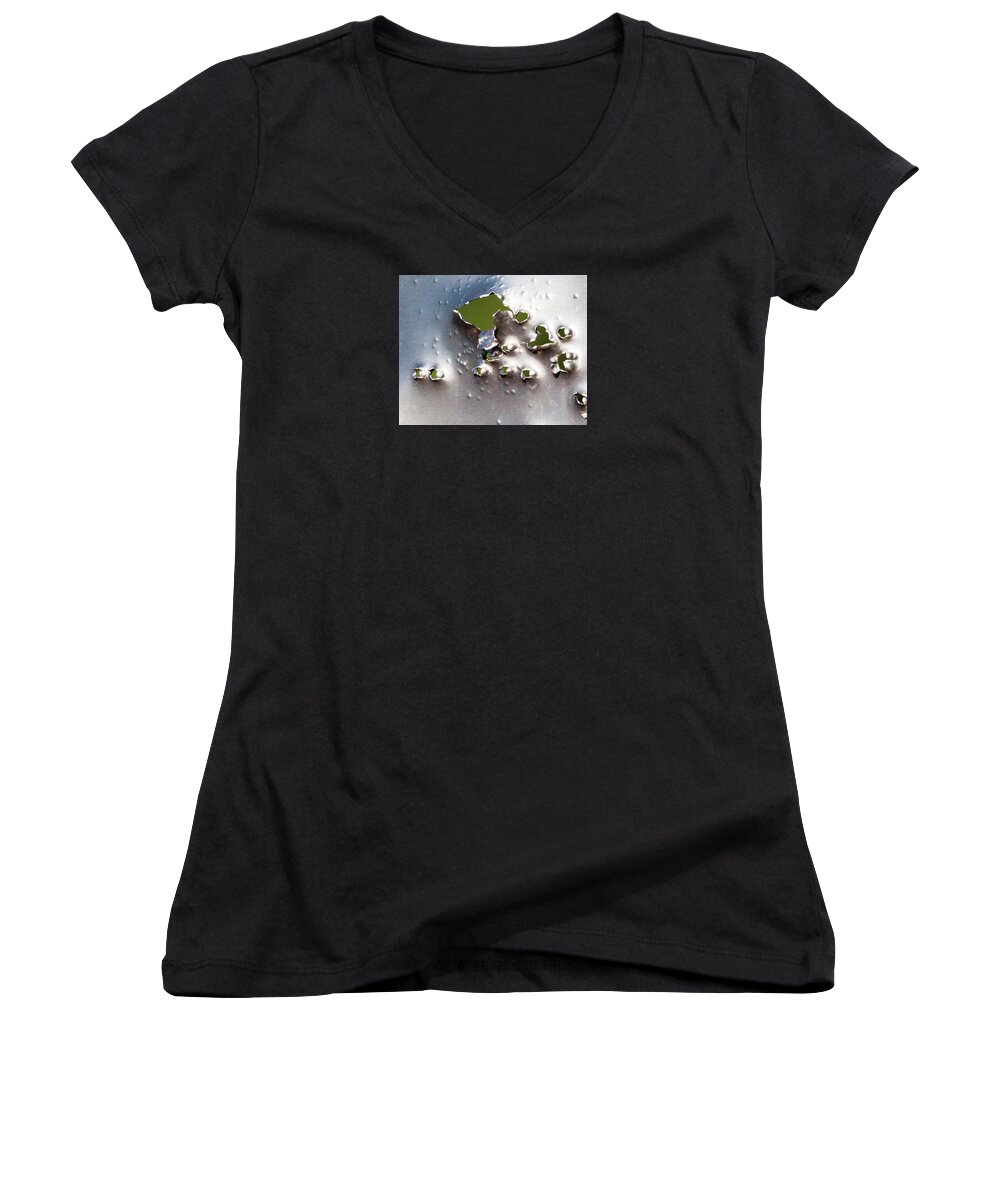 Bill Kesler Photography Women's V-Neck featuring the photograph Dimpled And Ripped by Bill Kesler