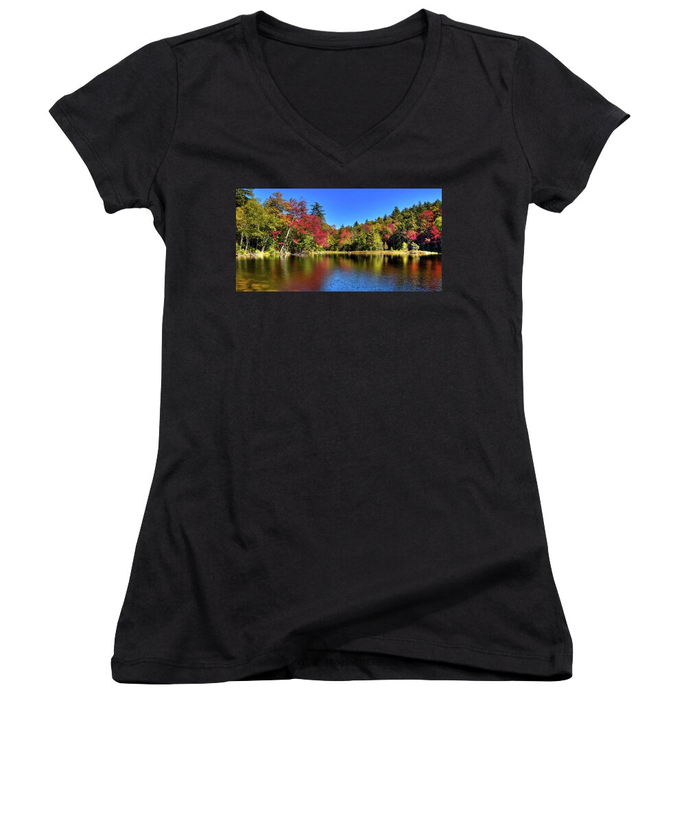 Autumn On 7th Lake Women's V-Neck featuring the photograph Autumn on 7th Lake by David Patterson
