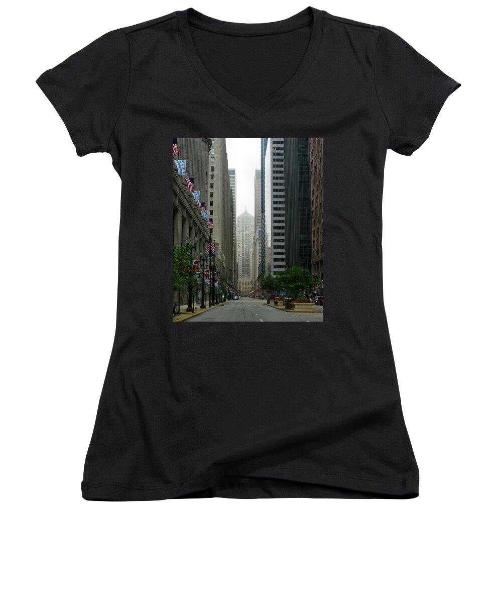 Chicago Architecture Women's V-Neck featuring the photograph Chicago Architecture - 17 by Ely Arsha