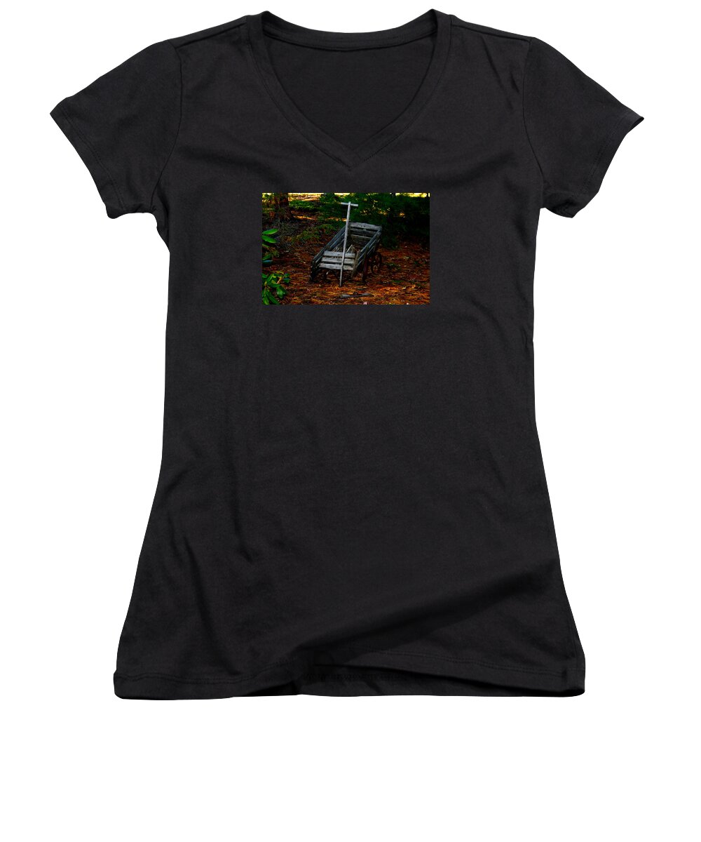 Nature Women's V-Neck featuring the photograph Dilapidated Wagon by Robert Morin