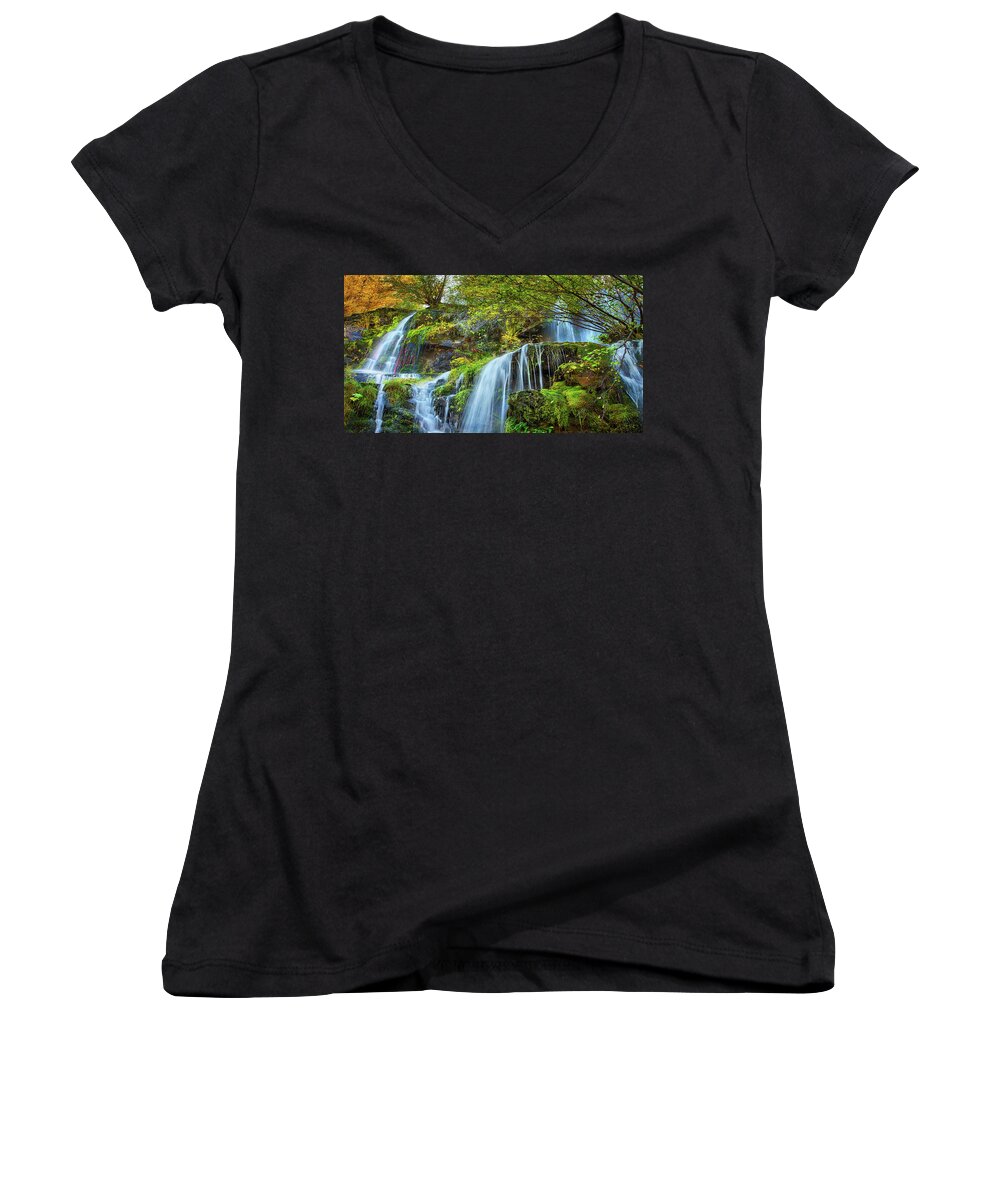 Naramata Falls Women's V-Neck featuring the photograph Flow by John Poon