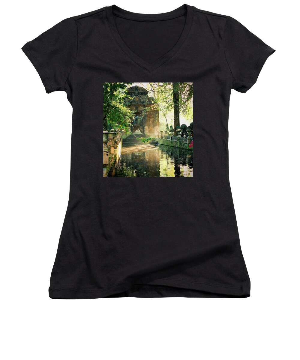 Fountain Women's V-Neck featuring the photograph Fontaine de Medicis by Kathy Bassett