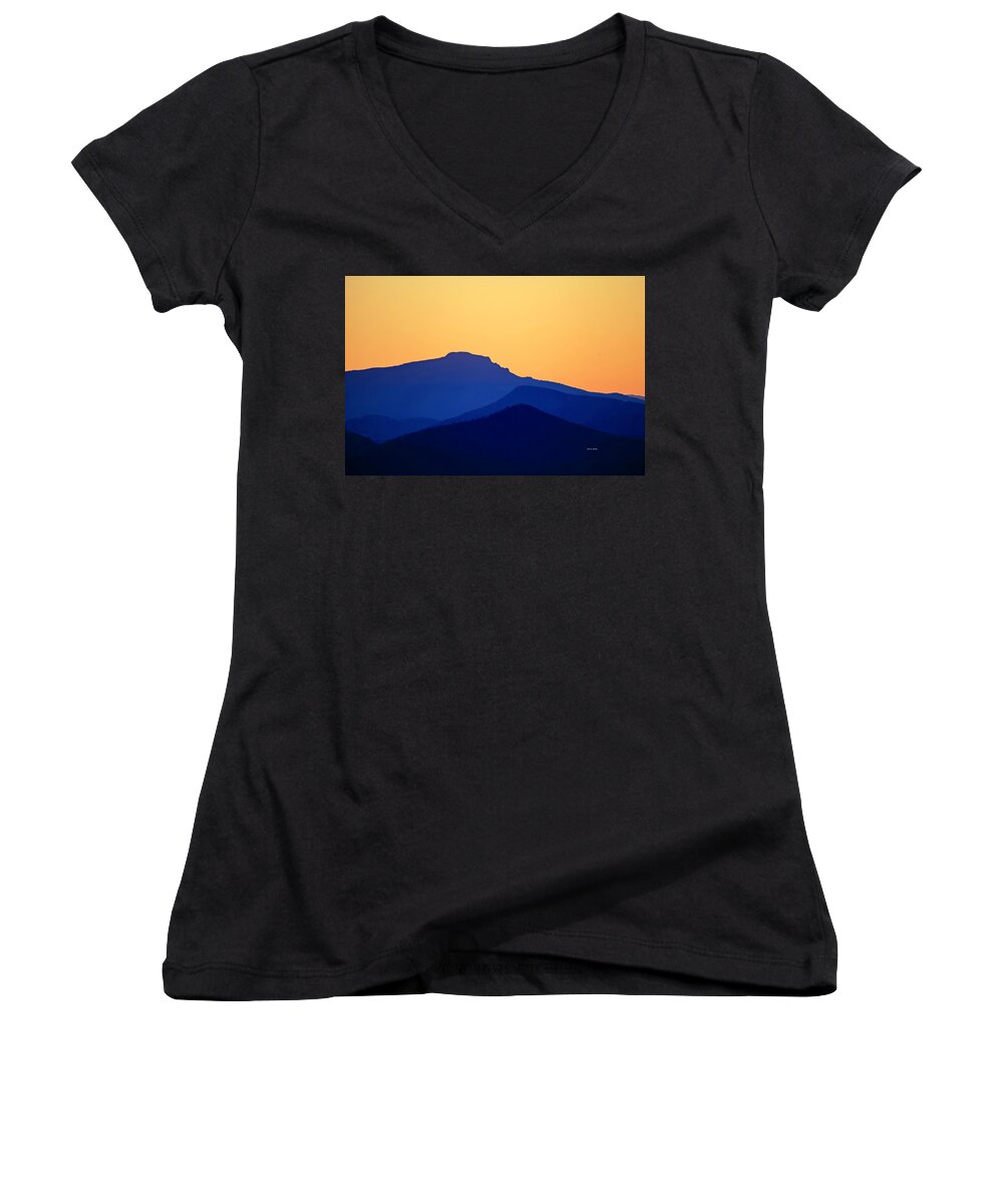 Grandfather Mountain Women's V-Neck featuring the photograph Grandfather Sunset by Dale R Carlson