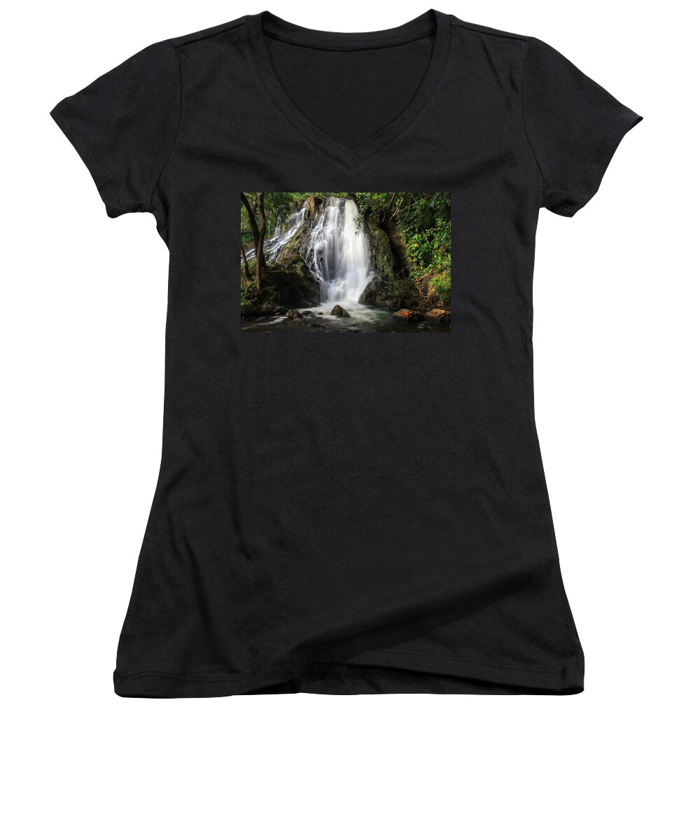 Hoʻopiʻi Falls Women's V-Neck featuring the photograph Hoopii Falls by Ryan Smith