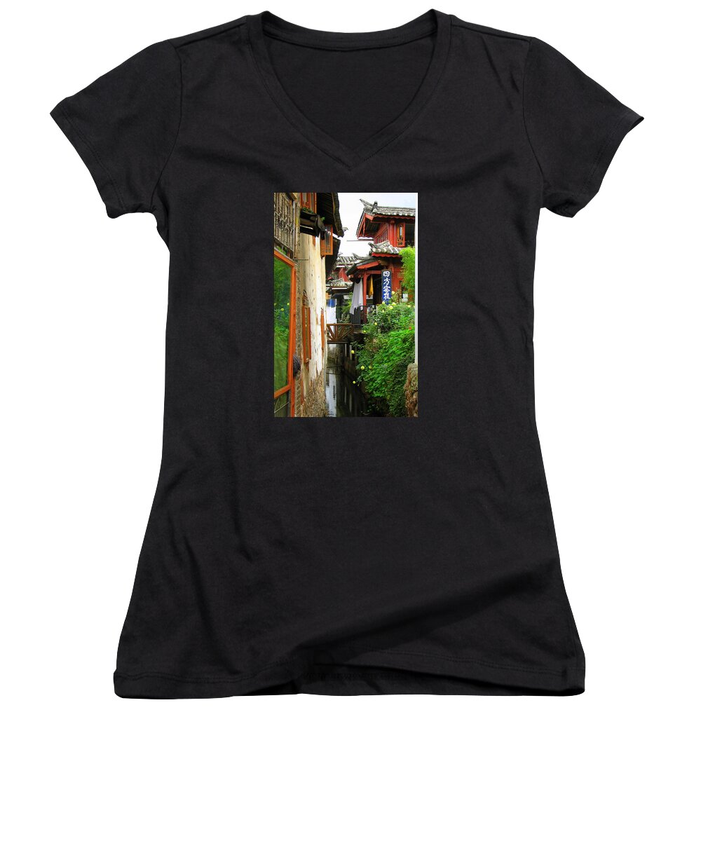 Lijiang Women's V-Neck featuring the photograph Lijiang Back Canal by Carla Parris