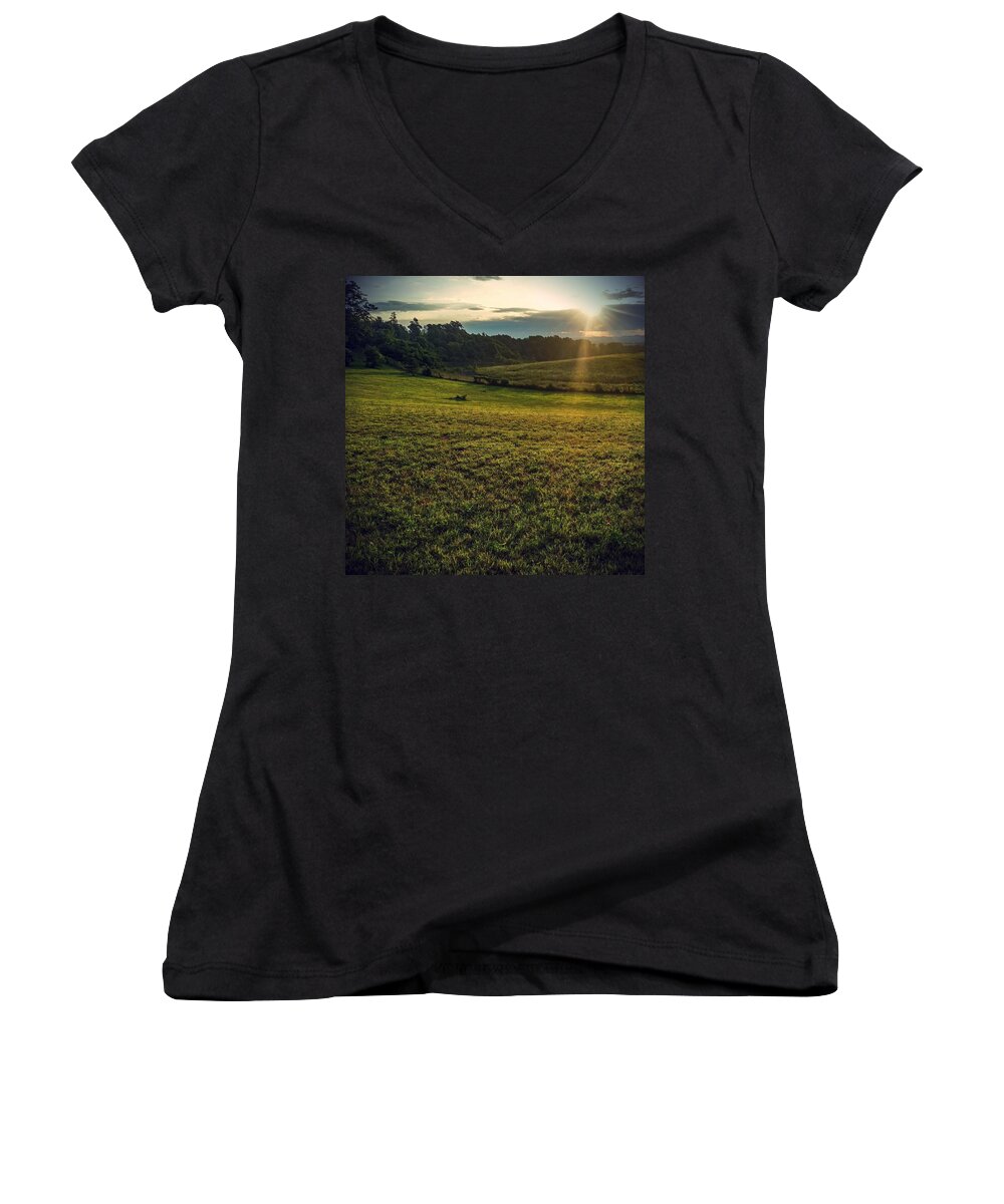  Women's V-Neck featuring the photograph Oh what a beautiful morning by Kendall McKernon
