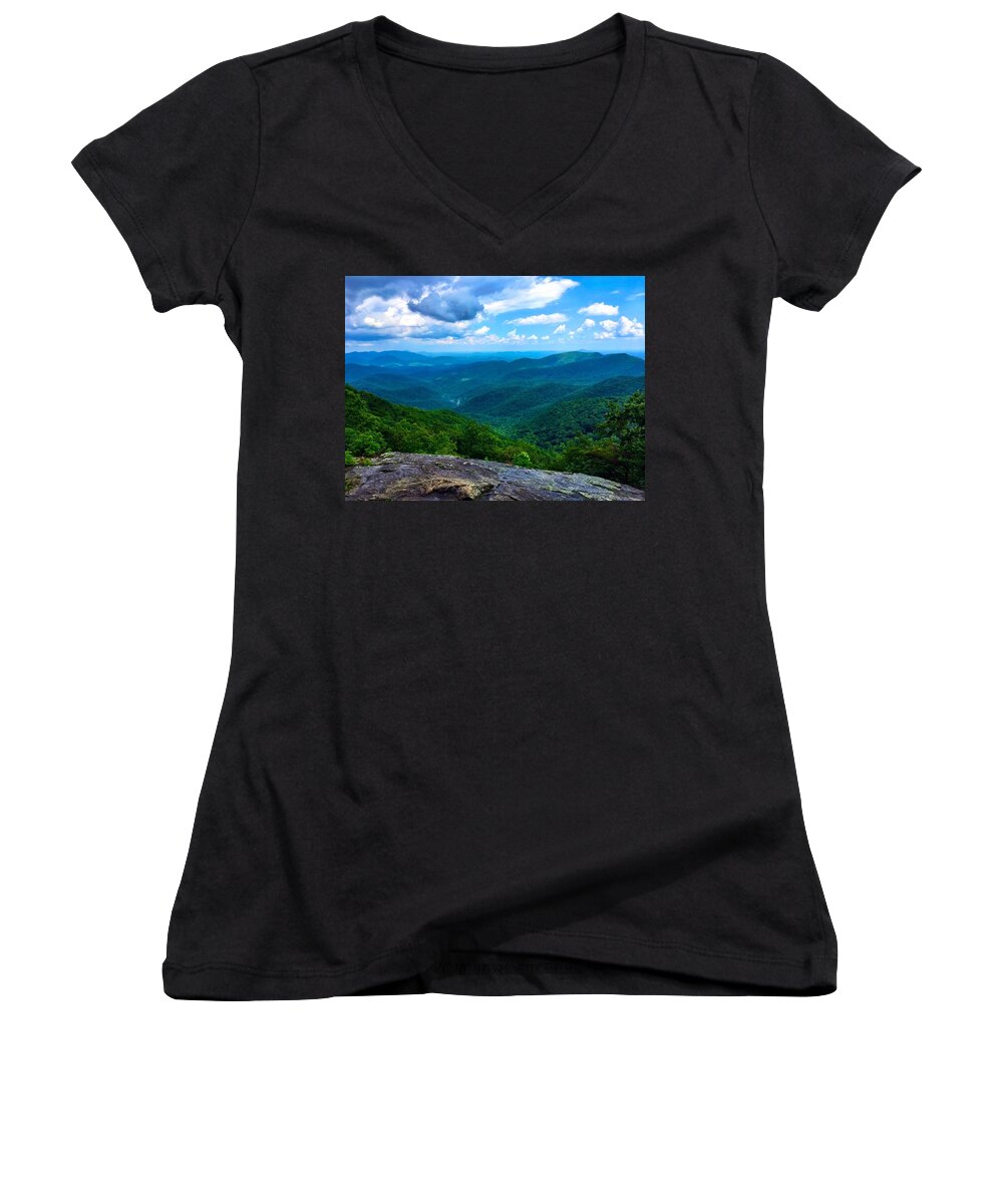 Landscape Women's V-Neck featuring the photograph Preacher's Rock by Richie Parks