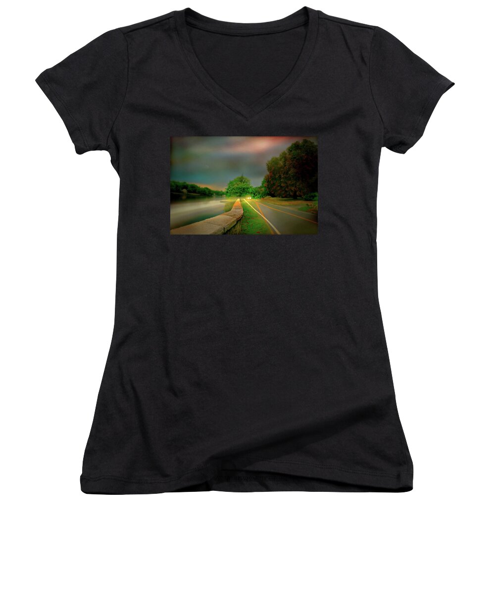 Connecticut Landscape Women's V-Neck featuring the photograph Round the Bend by Diana Angstadt