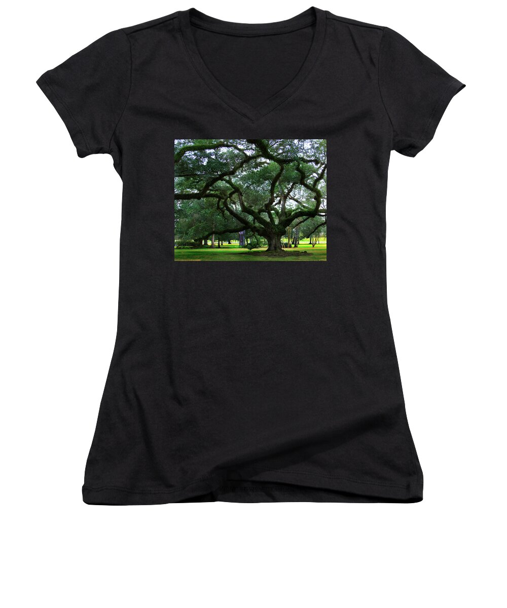 Oak Alley Women's V-Neck featuring the photograph The Old Oak by Perry Webster