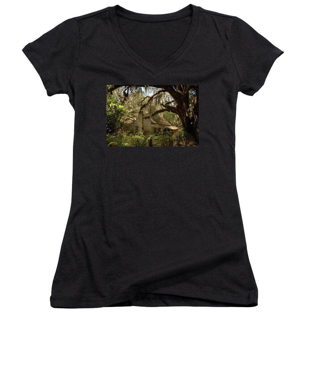 Florida Women's V-Neck featuring the photograph Dirt Road Dreaming by Kelly Gomez