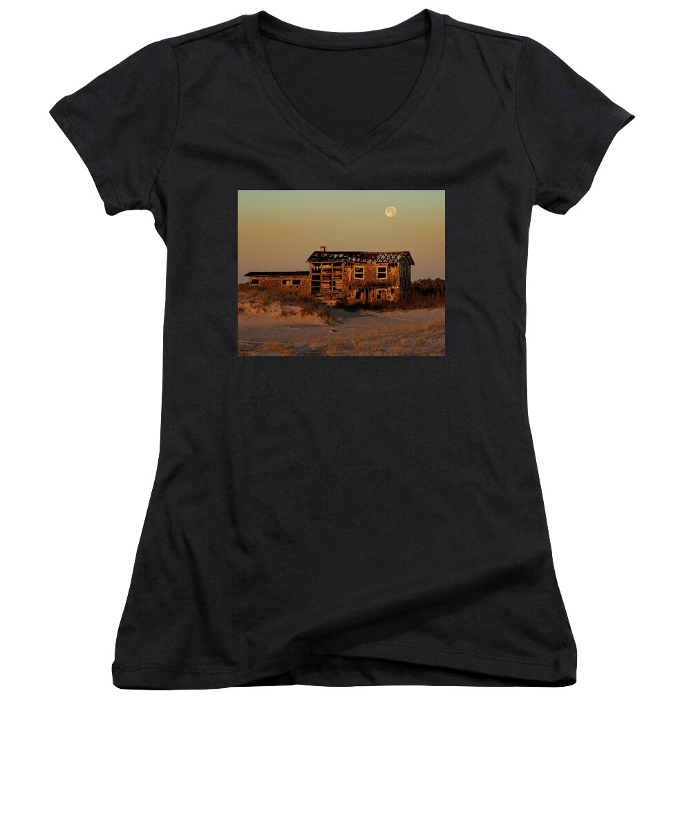 Abandoned Women's V-Neck featuring the photograph Clements House with Full Moon Behind by William Dickman