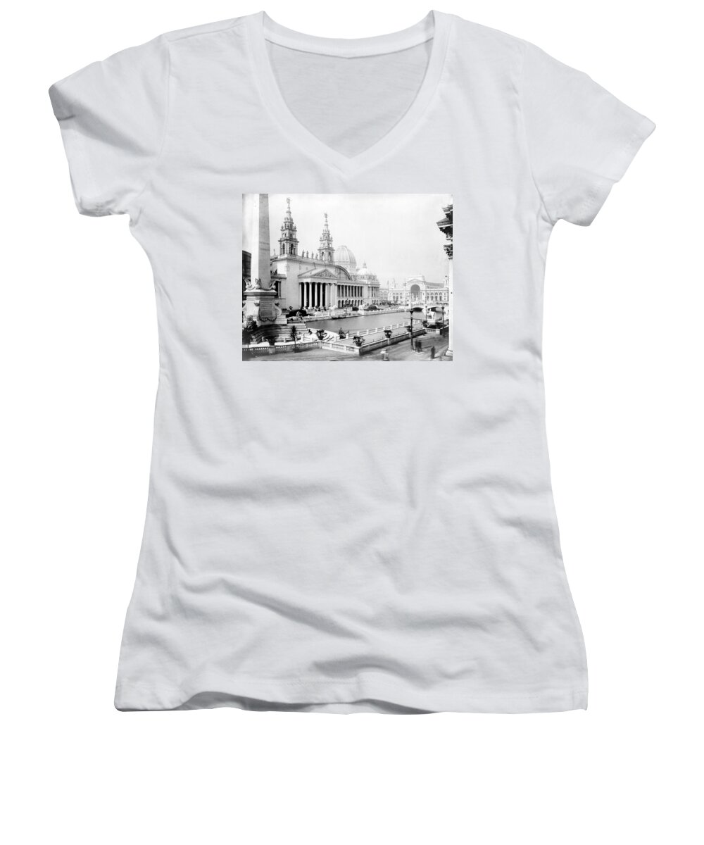 Science Women's V-Neck featuring the photograph Columbian Expo, Palace Of Mechanic by Science Source