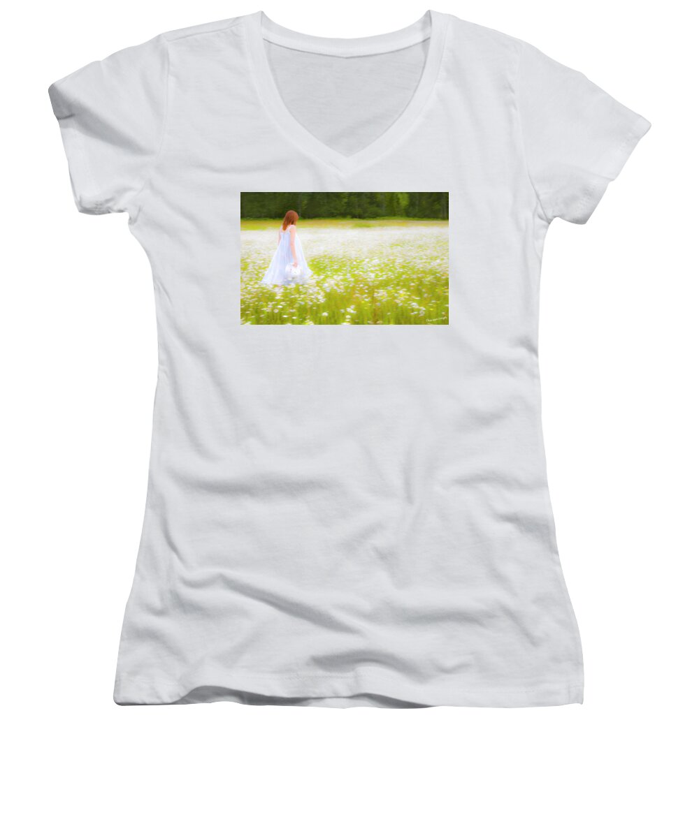 Children Women's V-Neck featuring the photograph Field Of Dreams by Theresa Tahara