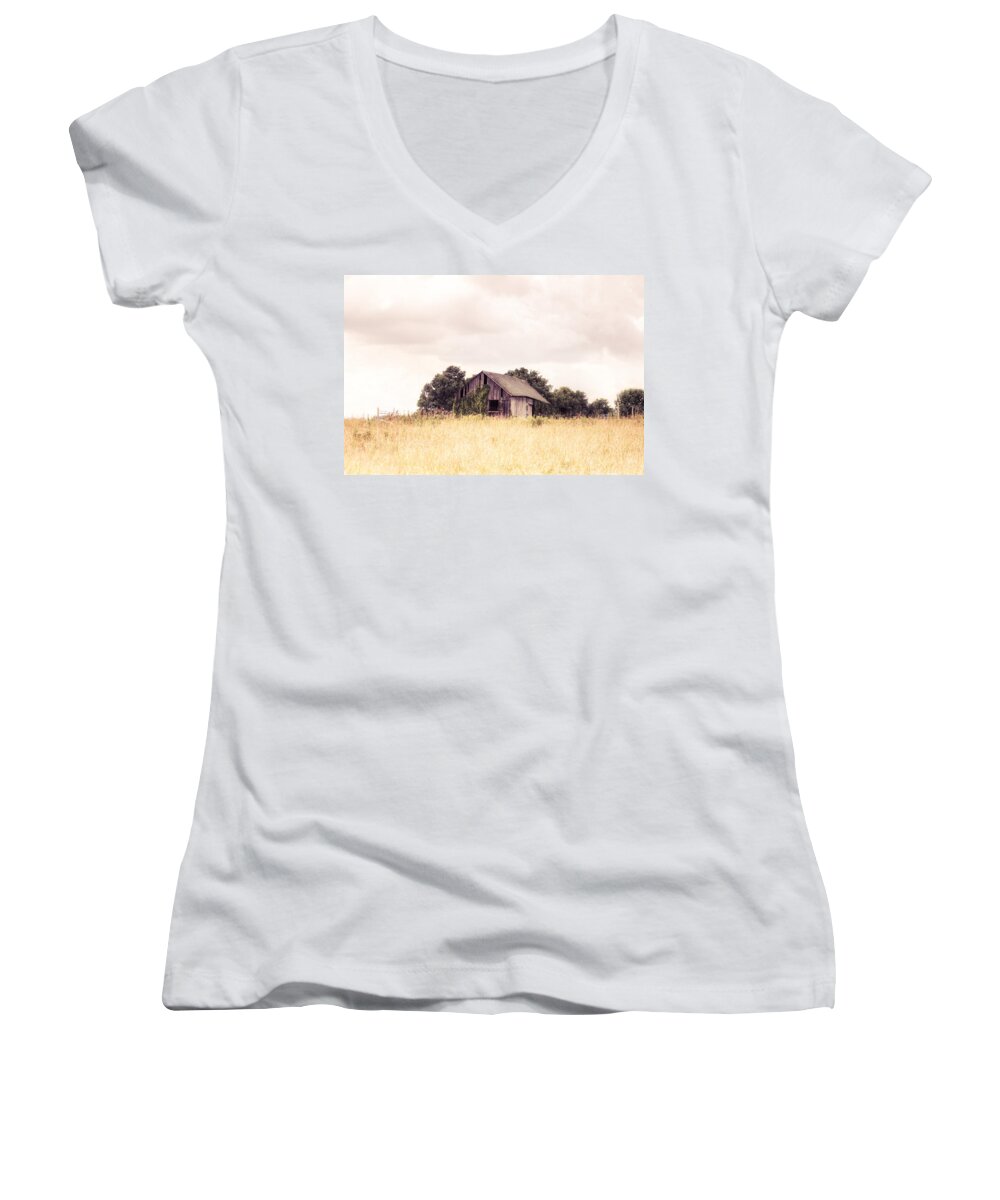 Little Barns Women's V-Neck featuring the photograph Little Old Barn in a Field - Landscape by Gary Heller
