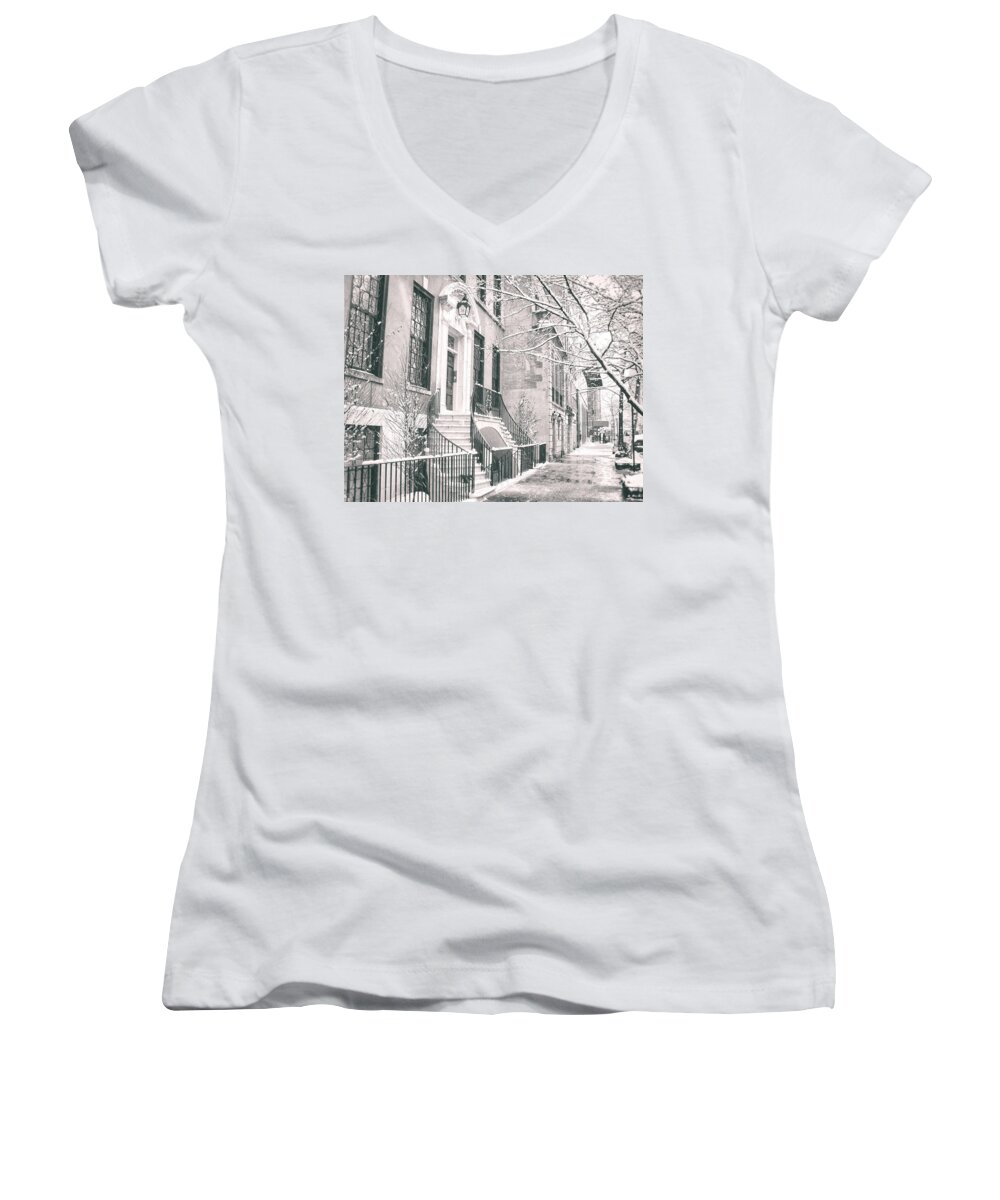 Nyc Women's V-Neck featuring the photograph New York City - Winter Afternoon by Vivienne Gucwa
