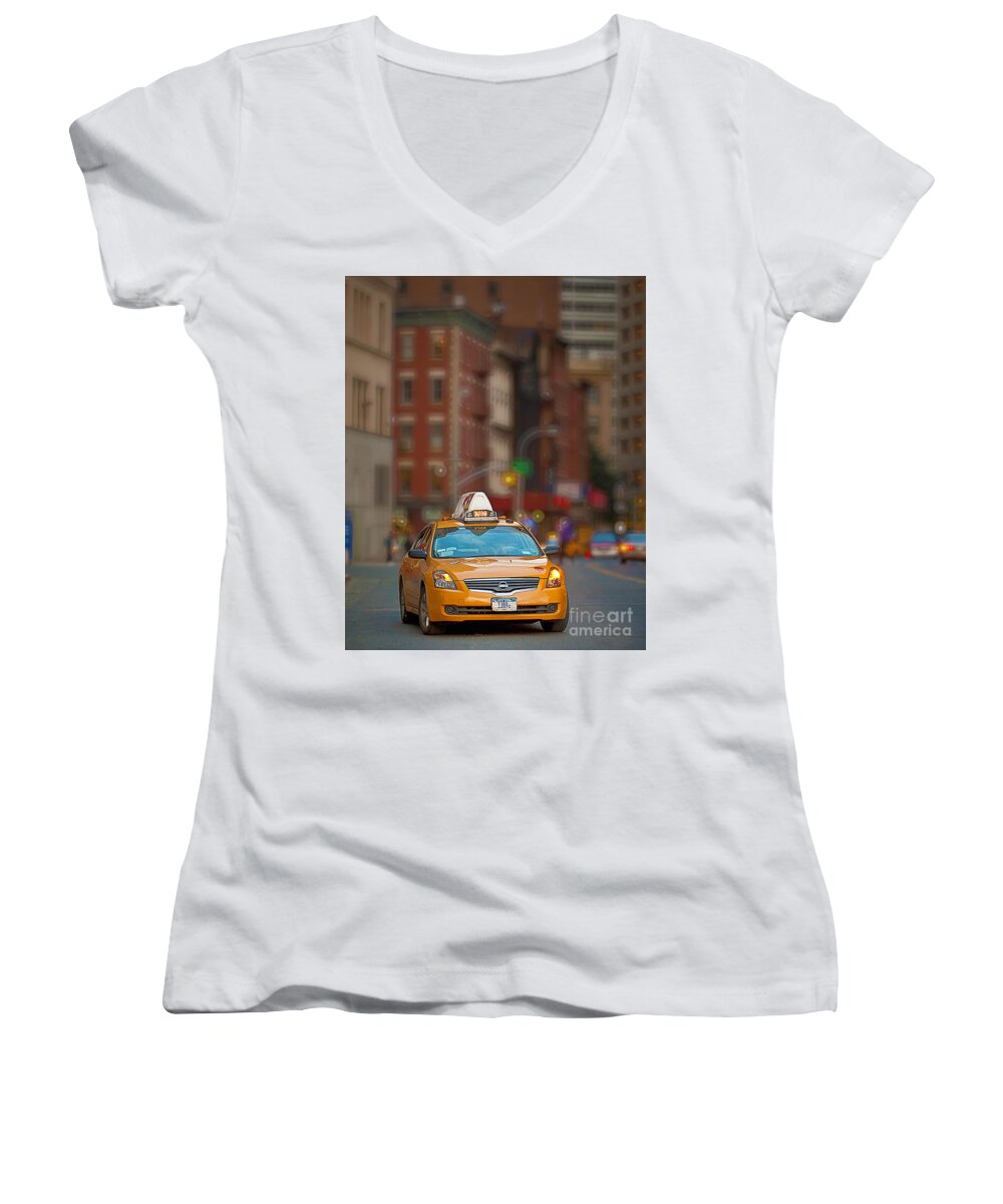 New York City Women's V-Neck featuring the digital art Taxi by Jerry Fornarotto