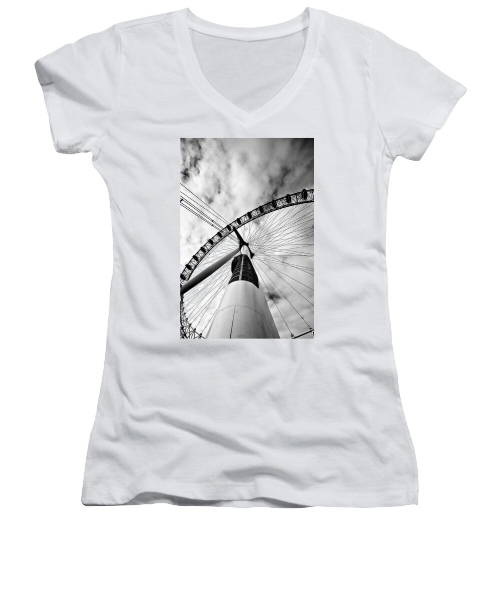 London Women's V-Neck featuring the photograph The eye by Jorge Maia