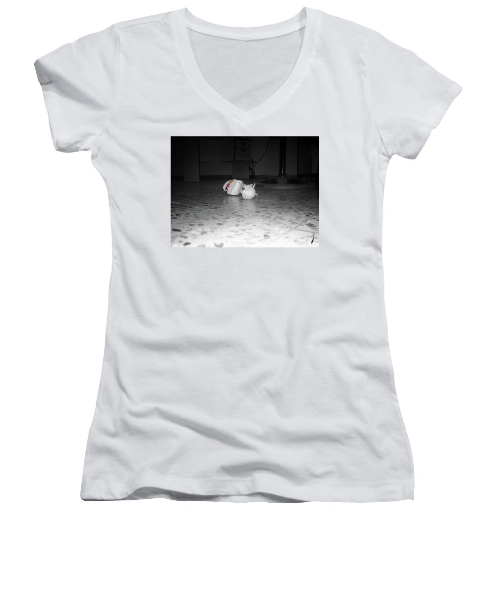 Wall Art Women's V-Neck featuring the photograph Absence by Carlos Paredes Grogan