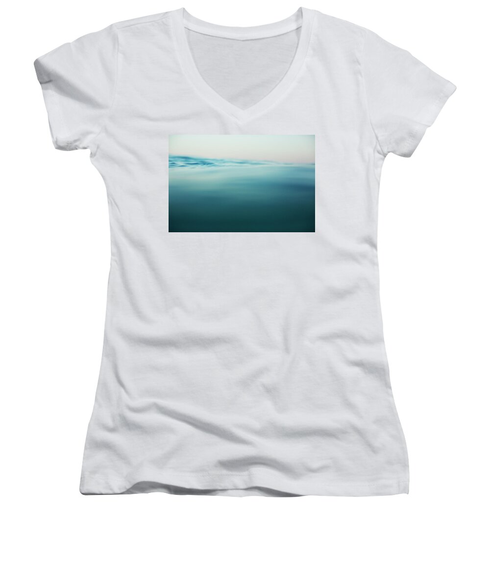 Surfing Women's V-Neck featuring the photograph Agua by Nik West