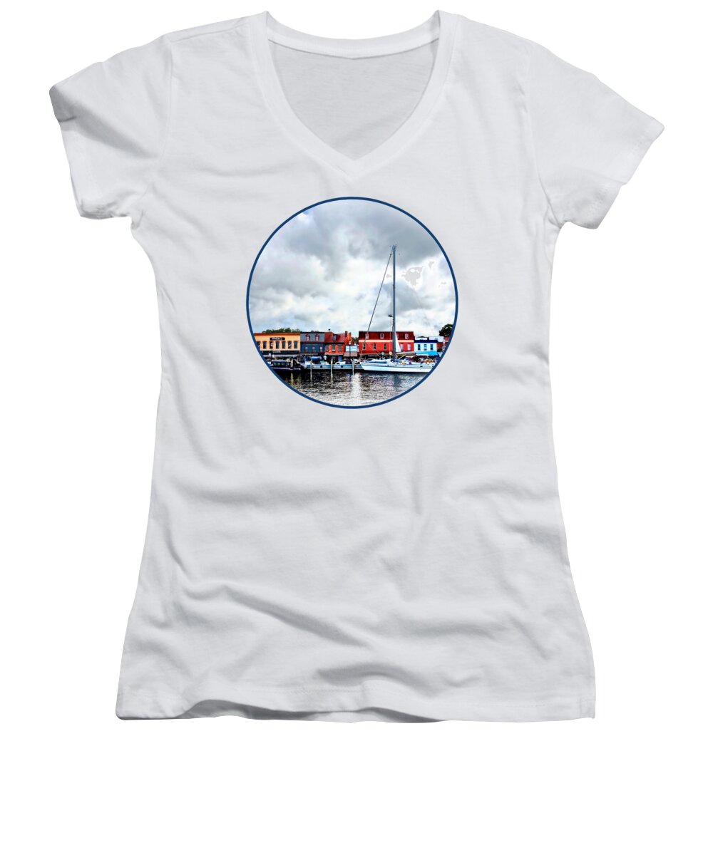 Annapolis Women's V-Neck featuring the photograph Annapolis Md - City Dock by Susan Savad
