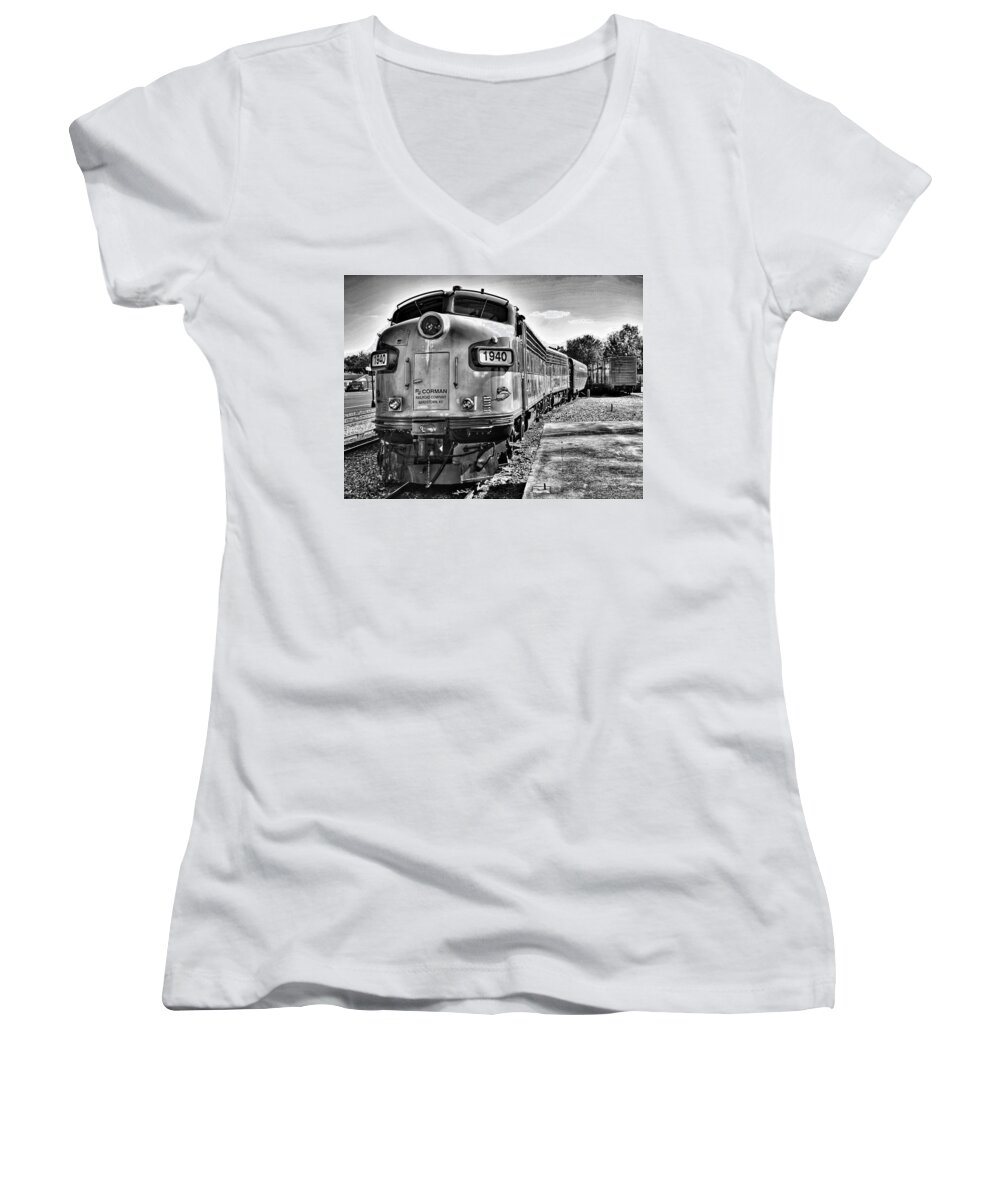 Train Women's V-Neck featuring the photograph Dinner Train by Joseph Caban