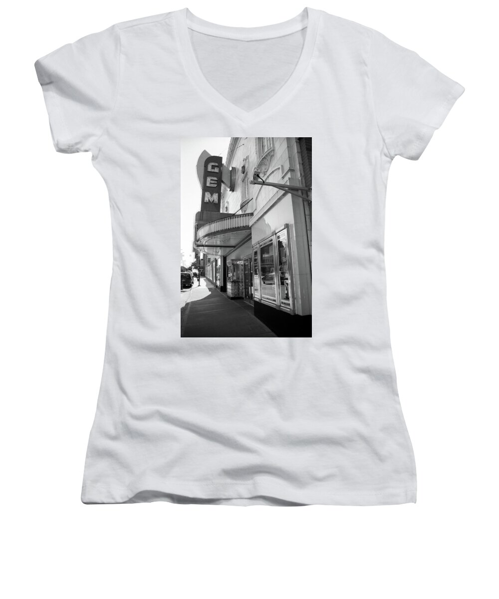 18th Women's V-Neck featuring the photograph Kansas City - Gem Theater 2 BW by Frank Romeo