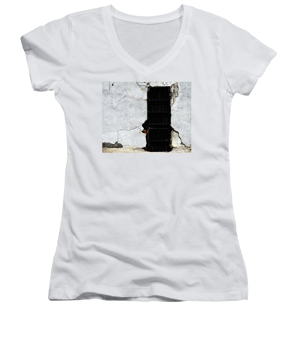 Wall Women's V-Neck featuring the photograph Opportunity Knocked by Joseph Noonan