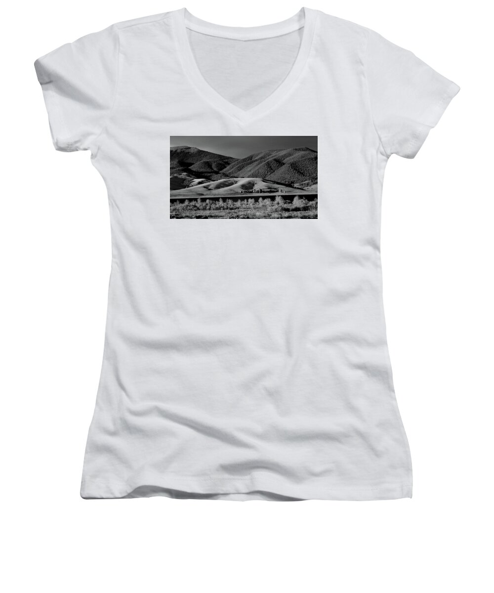 Mountains Women's V-Neck featuring the photograph Radiant by Brian Duram
