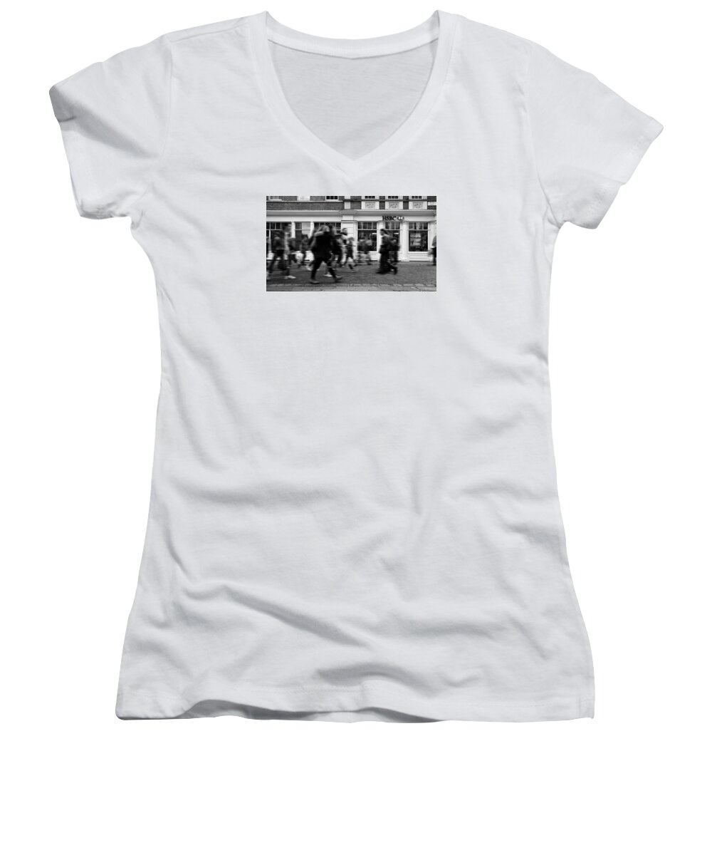 People Women's V-Neck featuring the photograph Rush by Pedro Fernandez