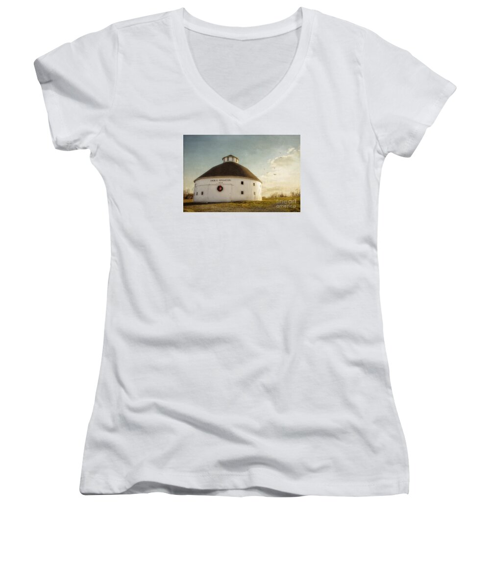 Round Women's V-Neck featuring the photograph Singleton Round Barn by Diane Enright