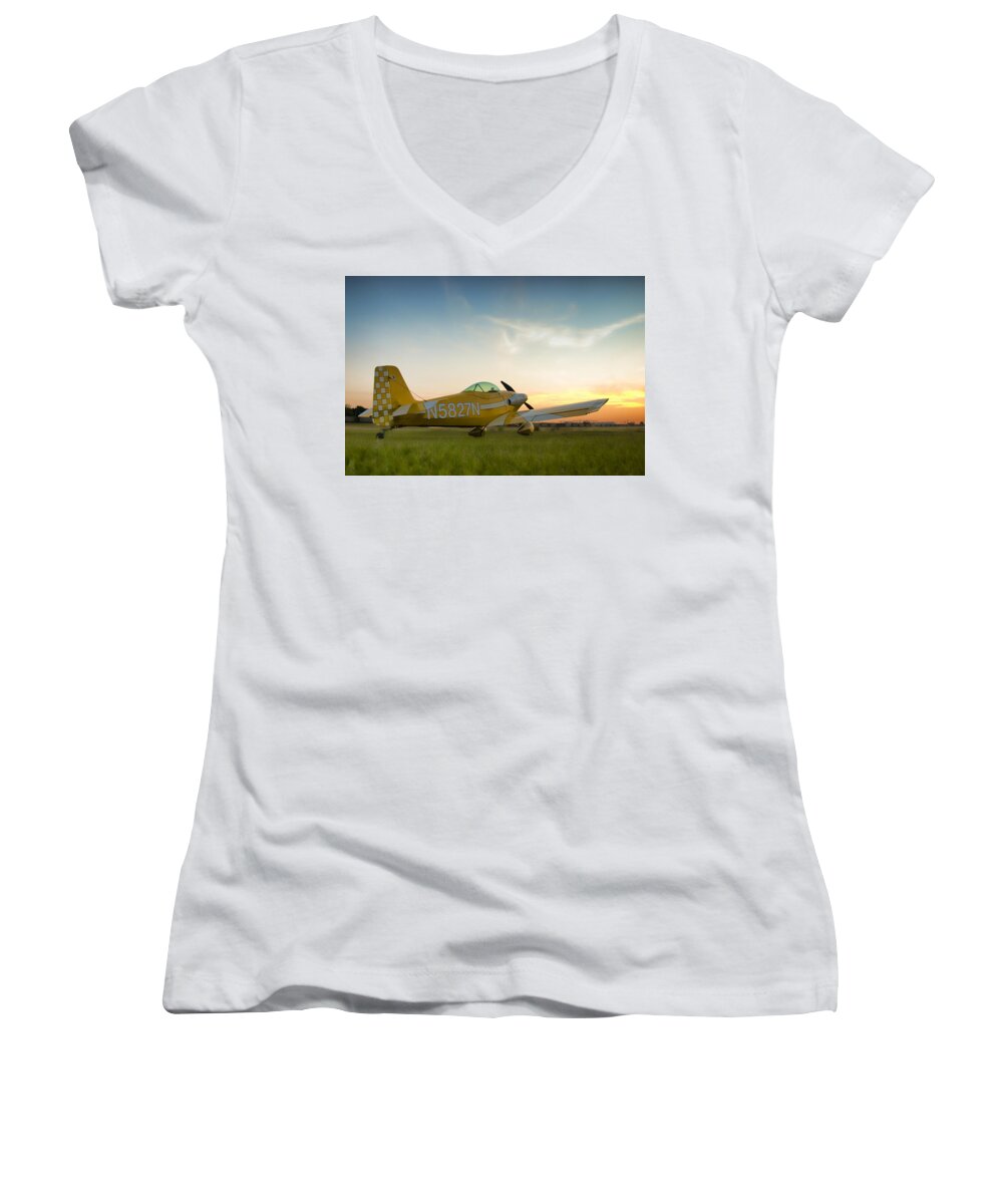 Rv-1 Women's V-Neck featuring the photograph The Original by Steven Richardson
