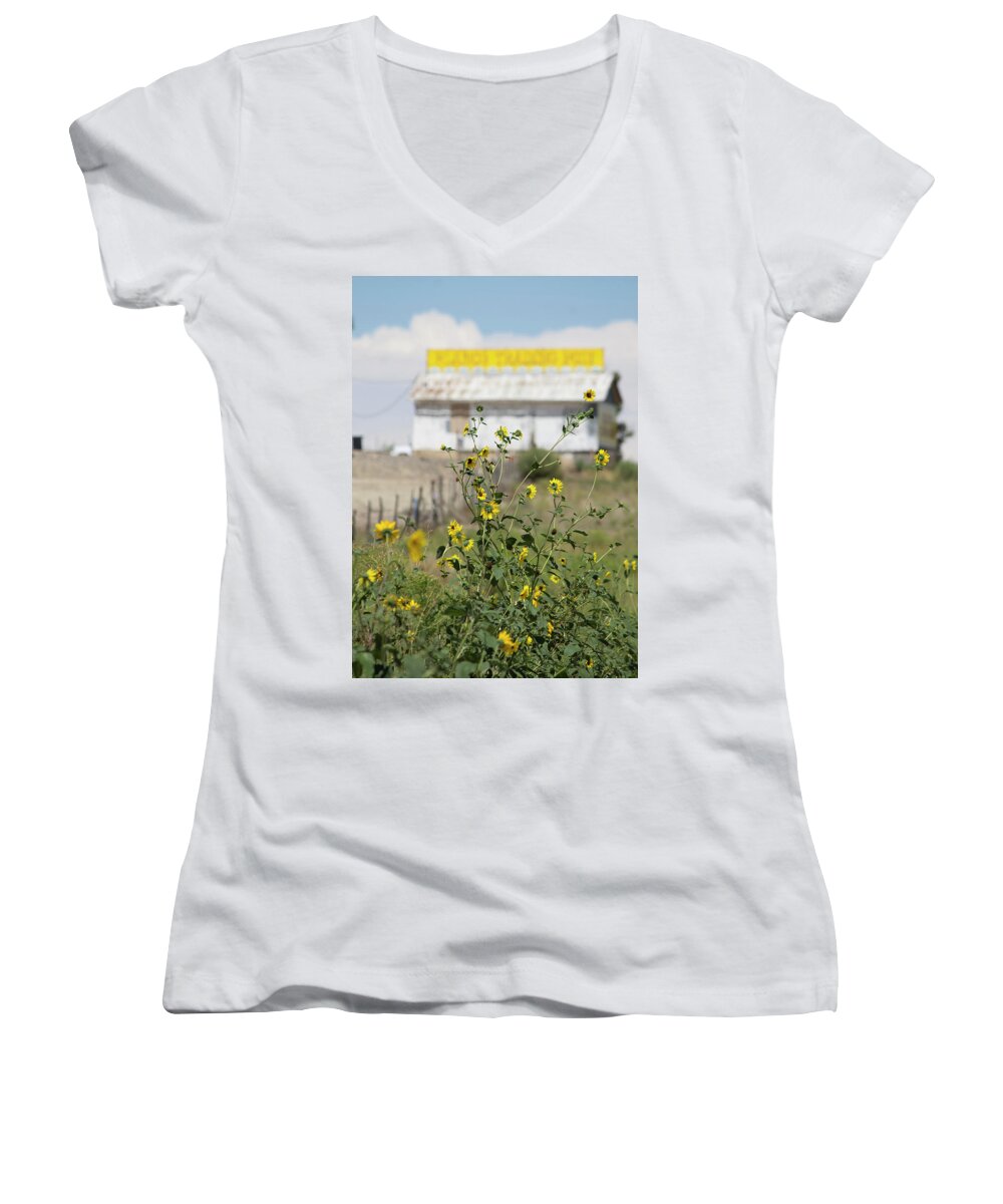 New Mexico Women's V-Neck featuring the photograph Blanco Trading Post by Jonathan Thompson
