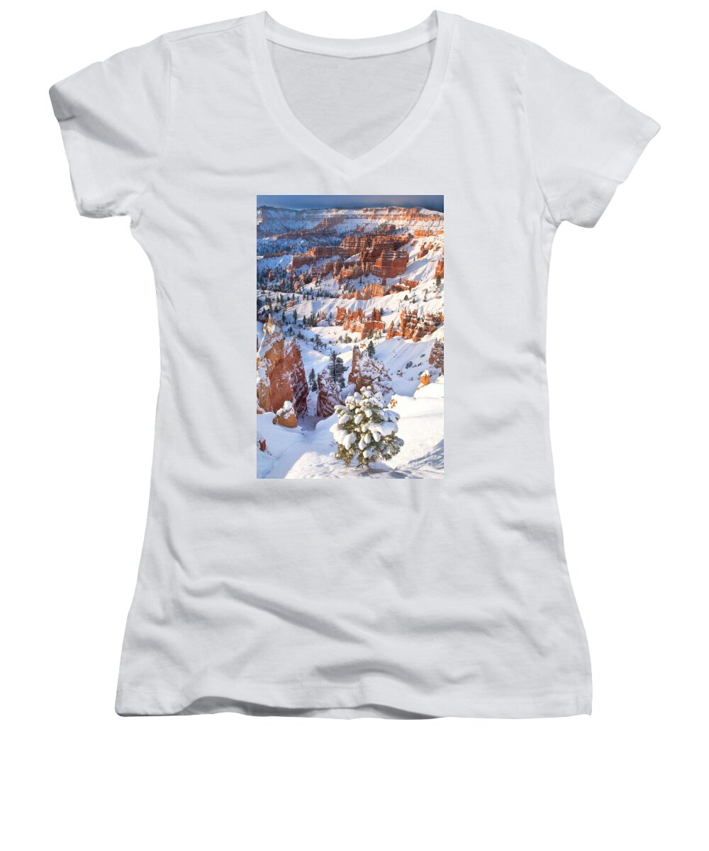 North America Women's V-Neck featuring the photograph Hoodoos and Fir Tree in Winter Bryce Canyon NP Utah by Dave Welling