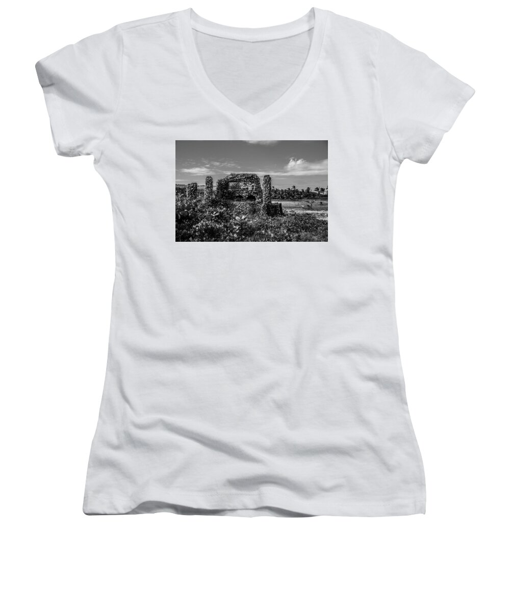 Oven Women's V-Neck featuring the photograph Old brick oven by Stuart Manning