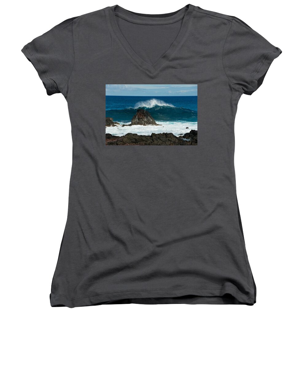Wave Women's V-Neck featuring the photograph Akahange Wave by Kent Nancollas