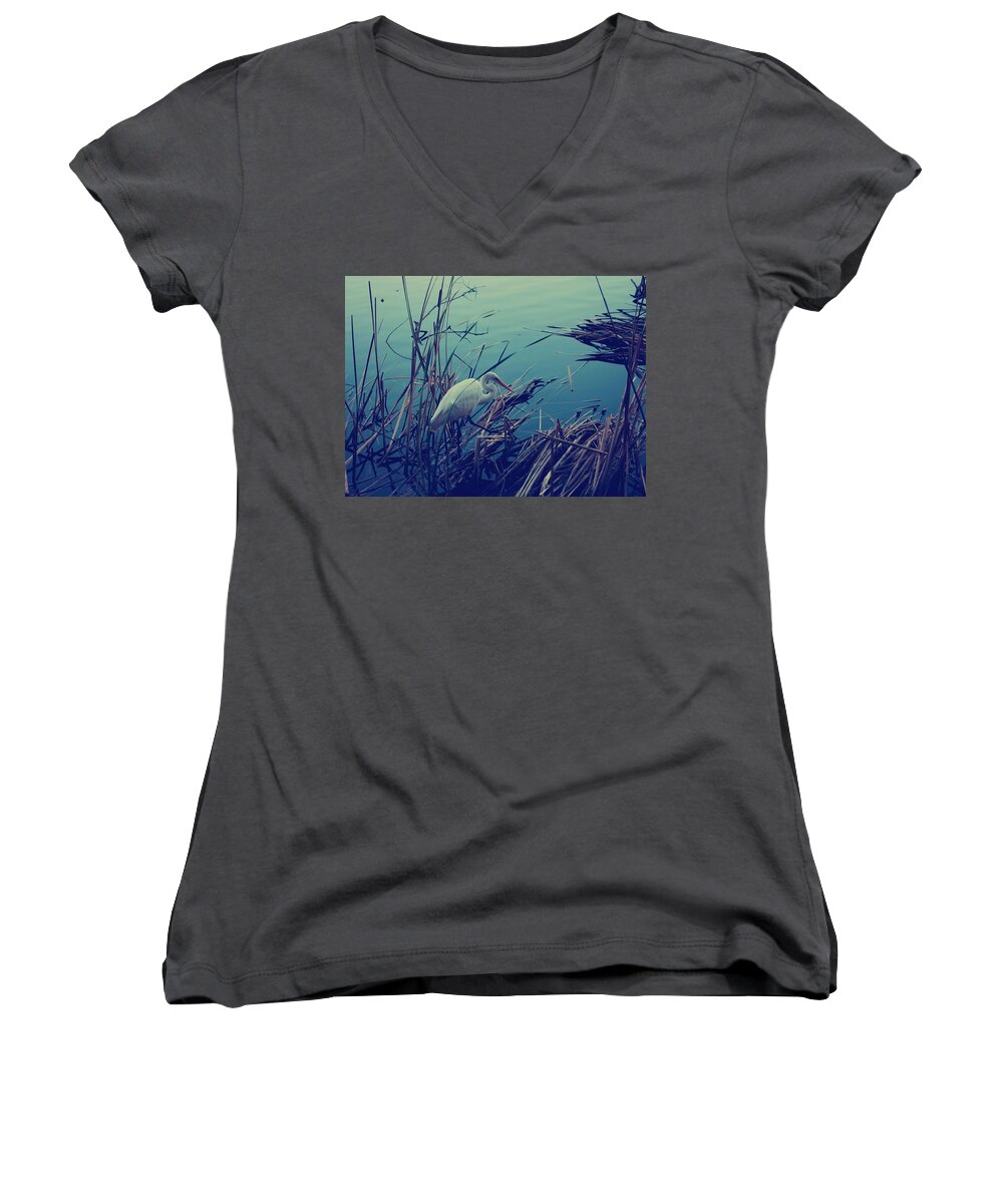 Lake Temescal Women's V-Neck featuring the photograph As the Light Fades by Laurie Search