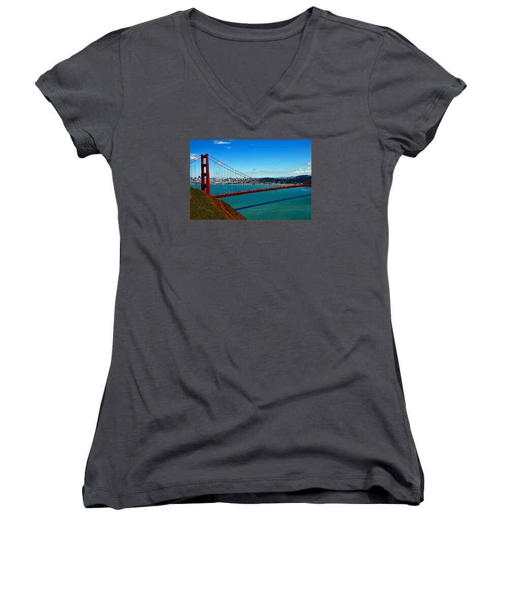 Golden Gate Bridge Women's V-Neck featuring the photograph Barche by Ricardo Dominguez