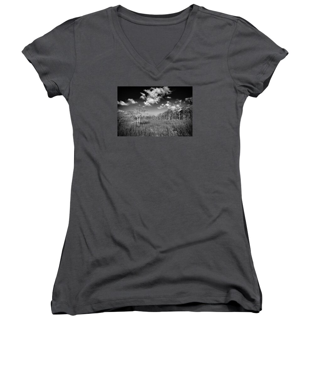 Bush Women's V-Neck featuring the photograph Everglades 9574BW by Rudy Umans
