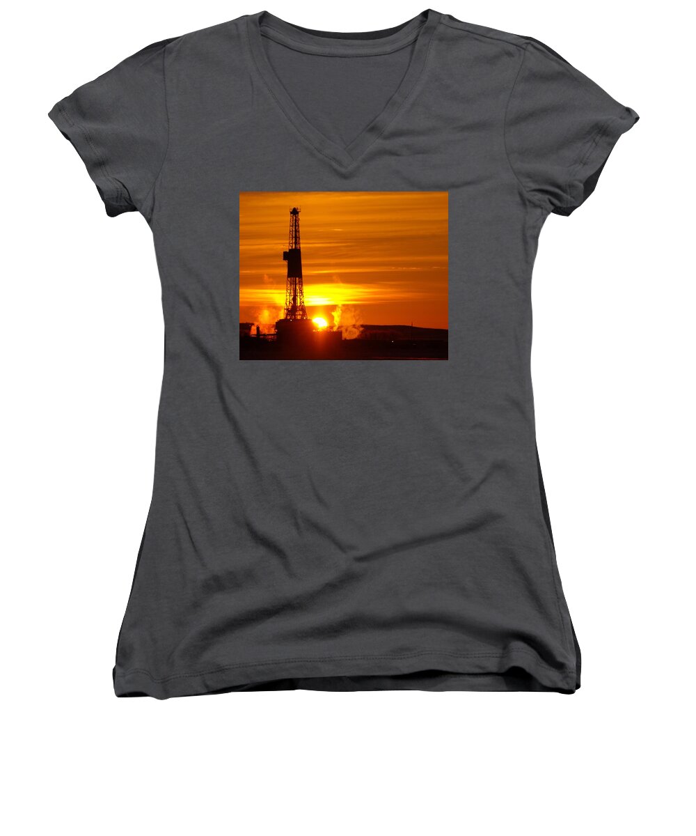 Oil Rigs Women's V-Neck featuring the photograph Frontier Nineteen Xto Energy Culbertson Montana by Jeff Swan