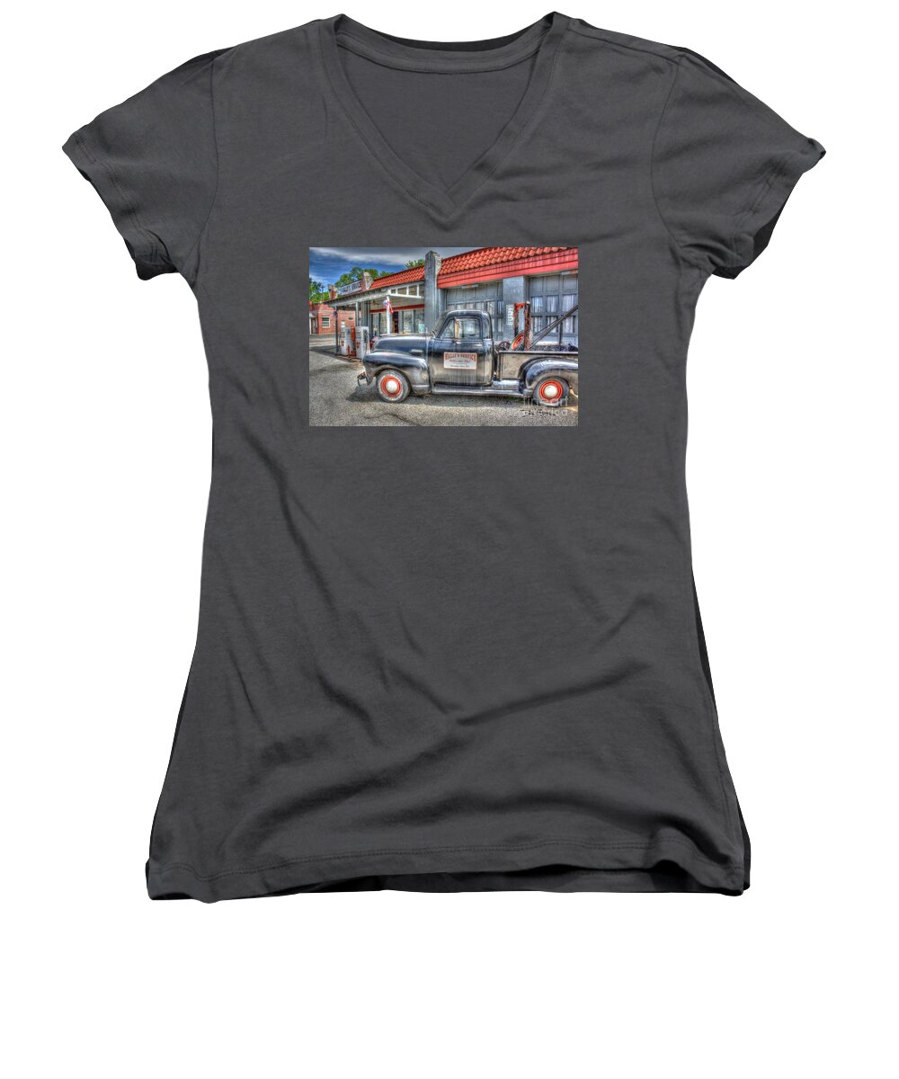 Gasoline Women's V-Neck featuring the photograph Goober Says Hey by Dan Stone