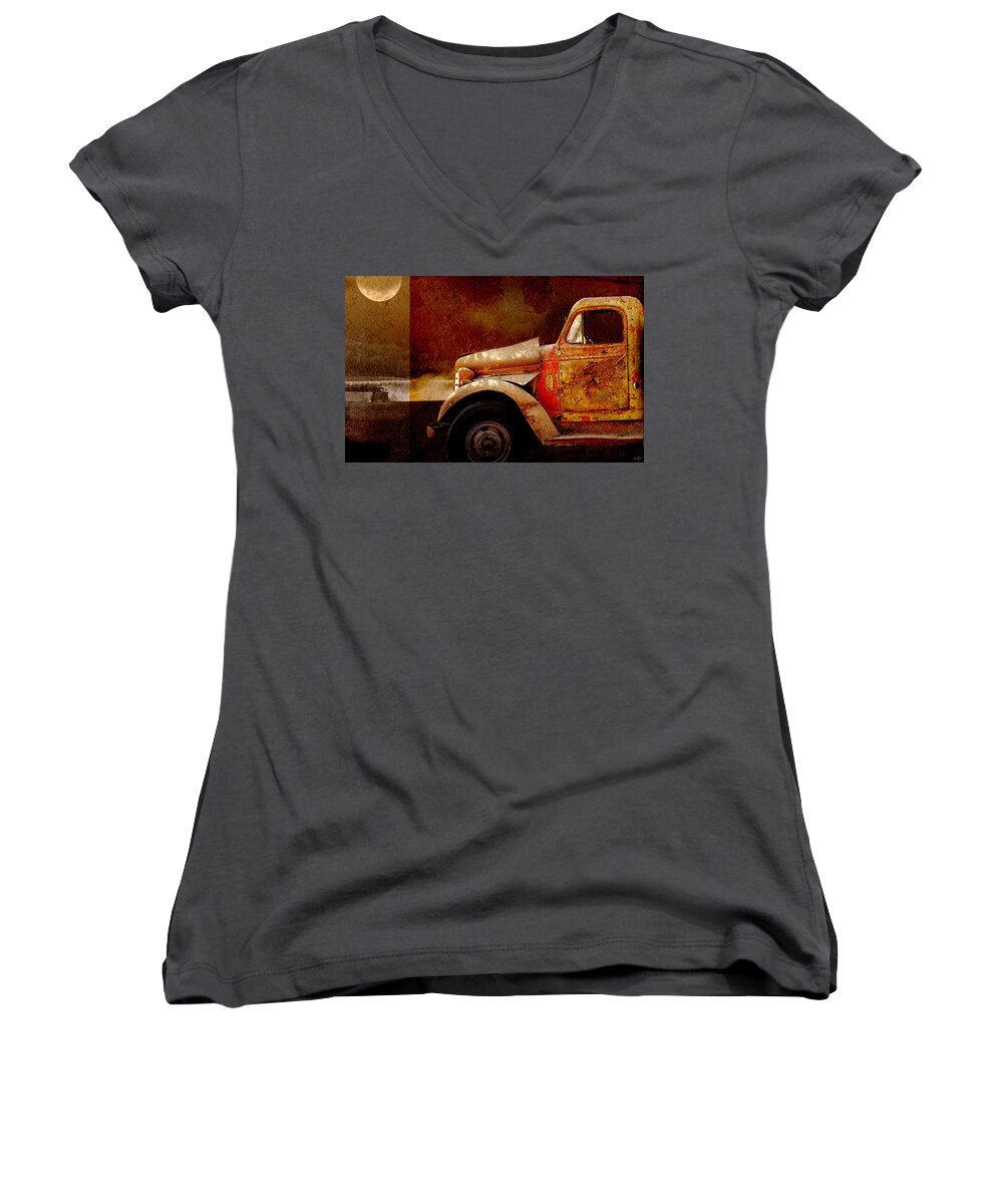 Transportation Women's V-Neck featuring the photograph Harvest Moon by Holly Kempe