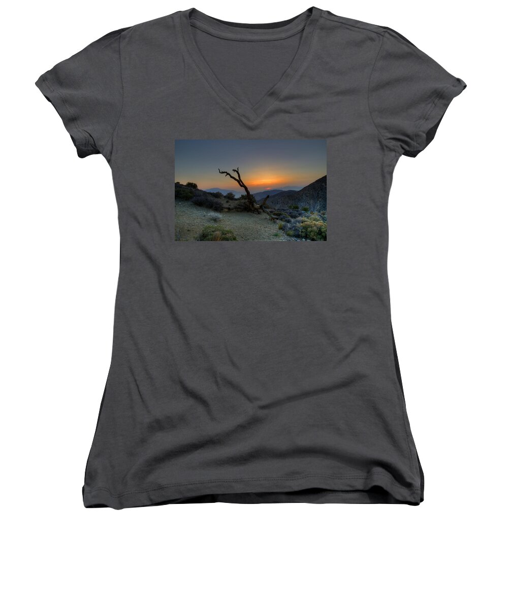 Oshua Tree National Monument Women's V-Neck featuring the photograph Keys View Sunset by Dave Files