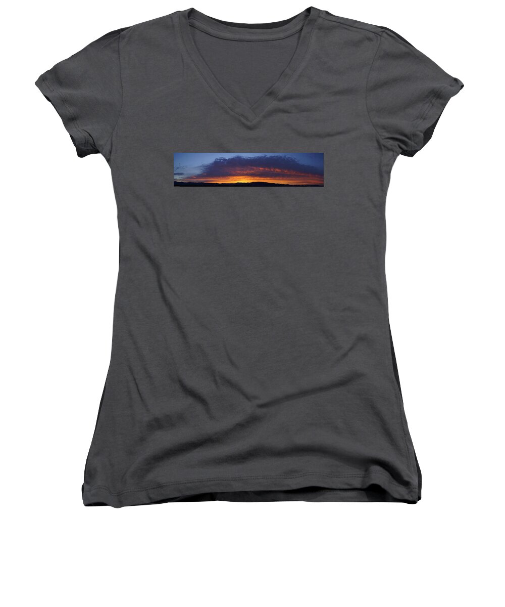 Rogue Valley Women's V-Neck featuring the photograph Rogue Valley Sunset Panoramic by Mick Anderson