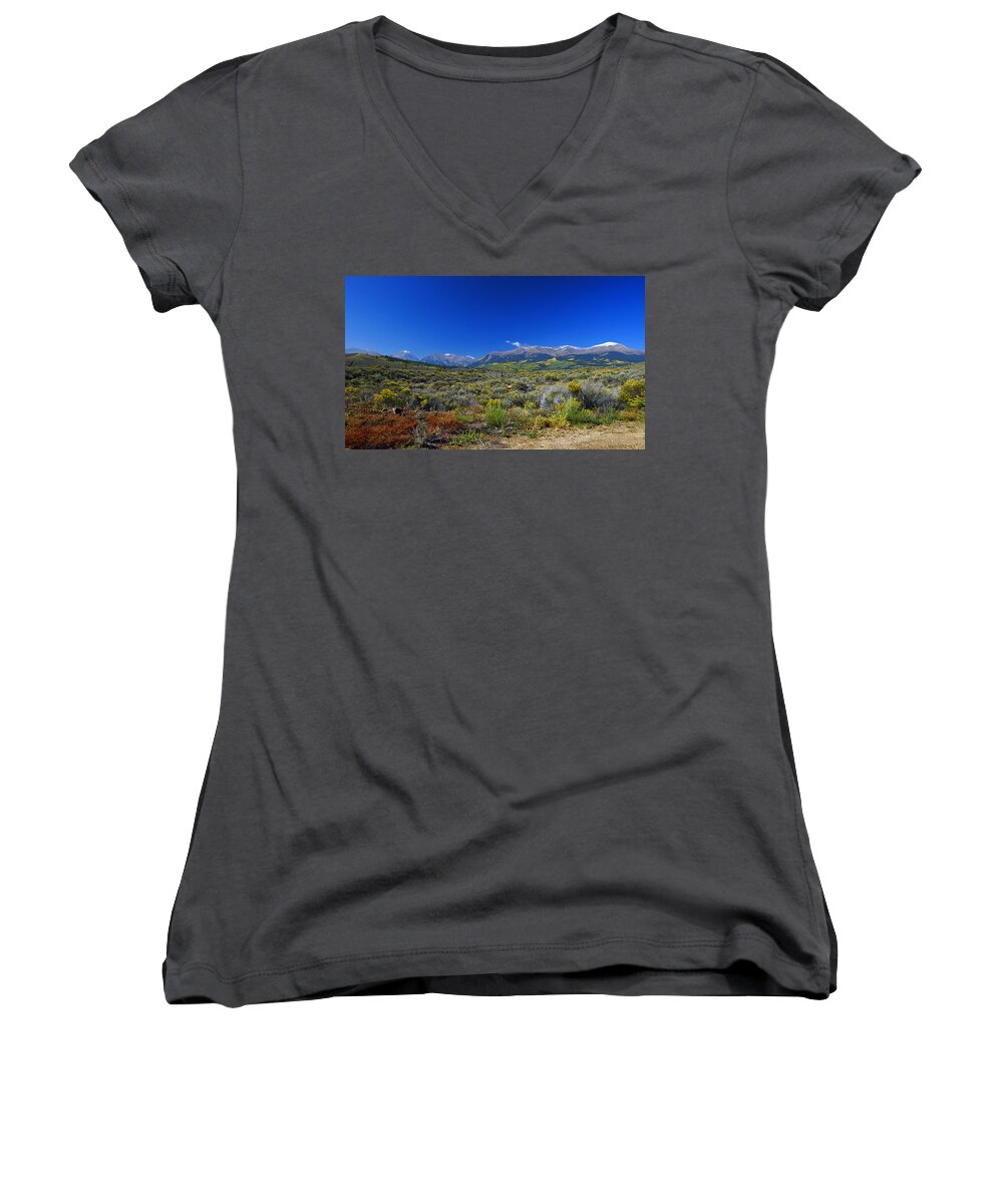 Colorado Women's V-Neck featuring the photograph Spectacular Sawatch by Jeremy Rhoades